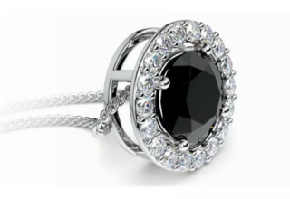 Collier précieux avec diamant noir unique