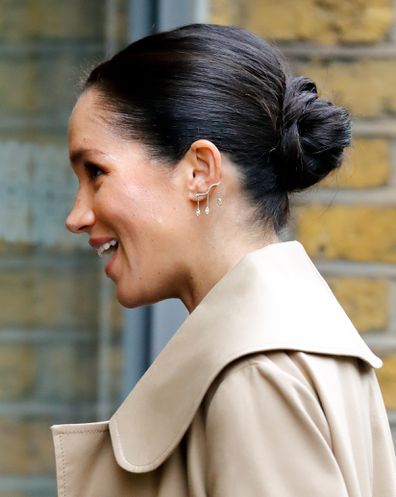 Meghan Markle et ses boucles d'oreilles en diamants artificiels