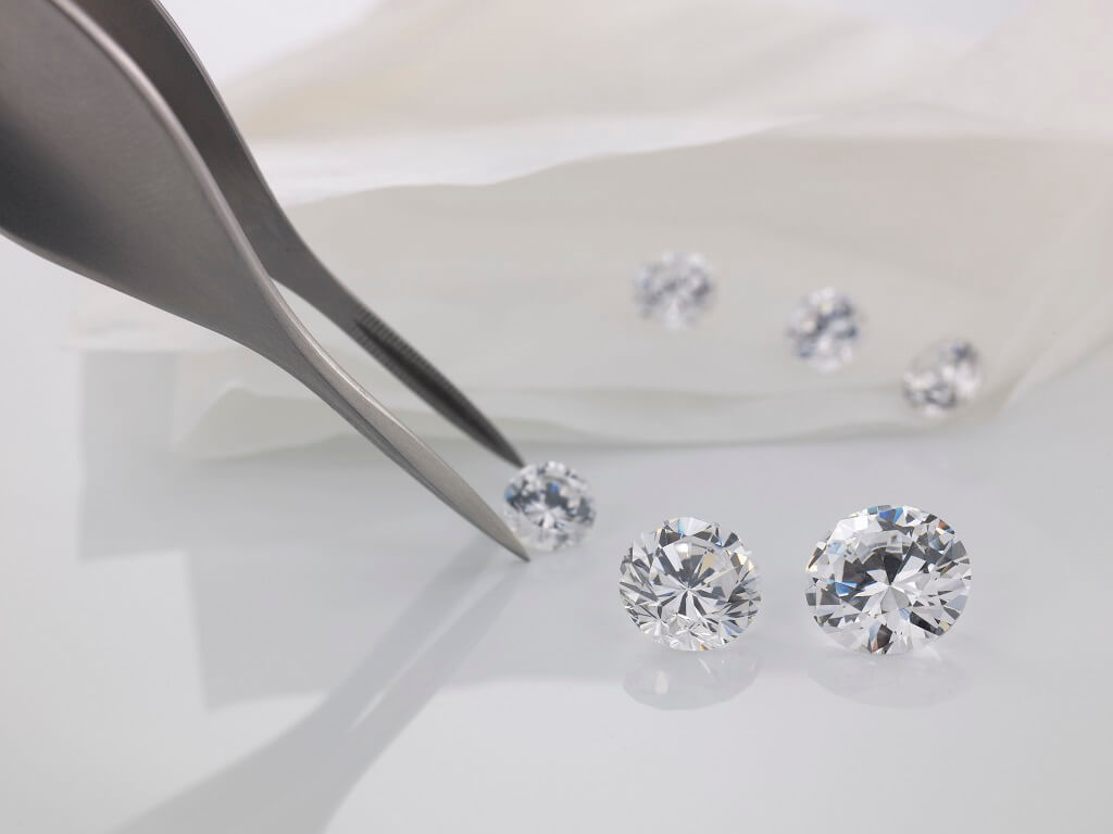 Comparaison des différents poids carat de diamants taille rond brillant