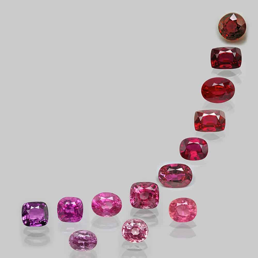 Différentes nuances de rubis, allant du rose au rouge grenat et au violet, illustrant la diversité des couleurs de cette pierre précieuse.