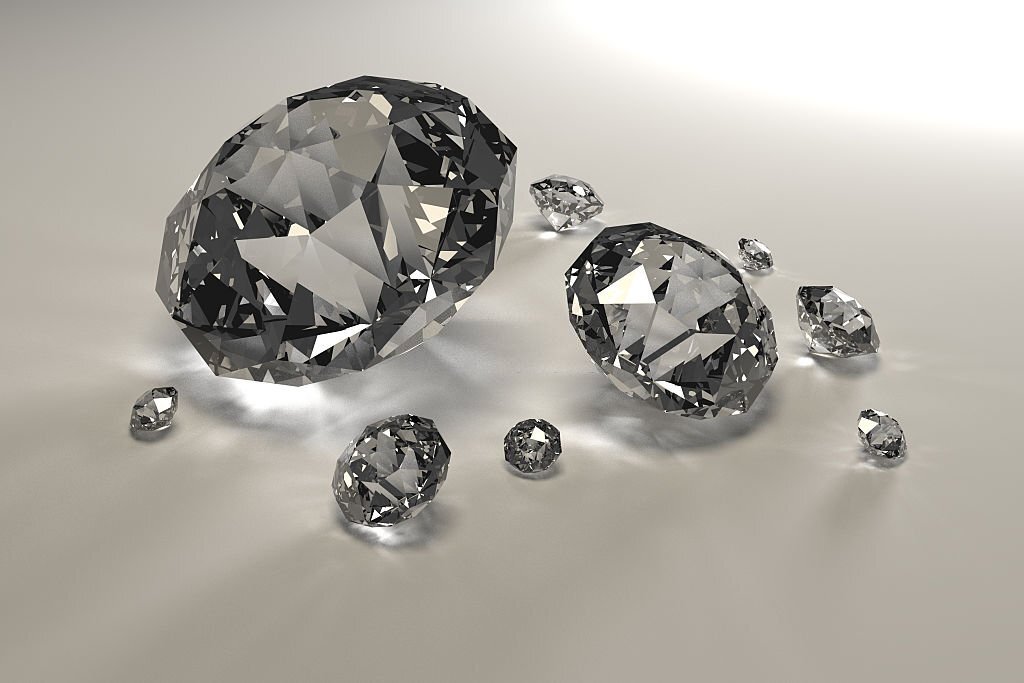 Diamants noirs taillés et traitéss montrant sa structure unique