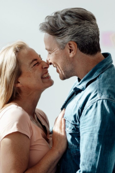 24 ans de mariage : Signification et Idées Cadeaux pour les Noces de Satin