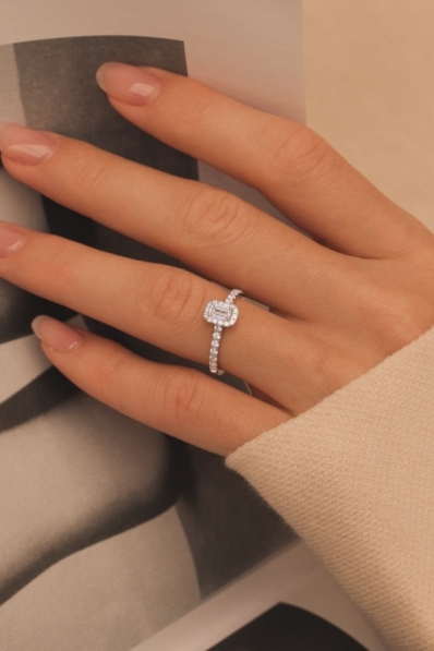 Sur quel doigt mettre la bague de fiançailles ?