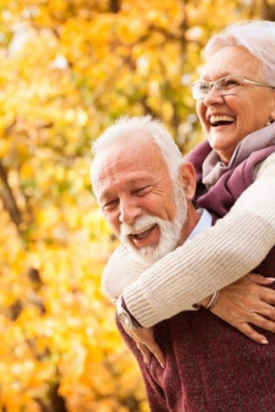 53 ans de mariage : Signification et idées cadeaux pour les noces de merisier