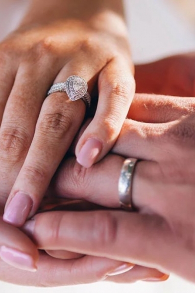 Cadeau de couple : quand le bijou devient un symbole commun