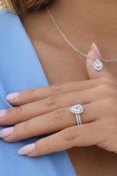 Comment choisir une bague de fiançailles en diamant : guide complet