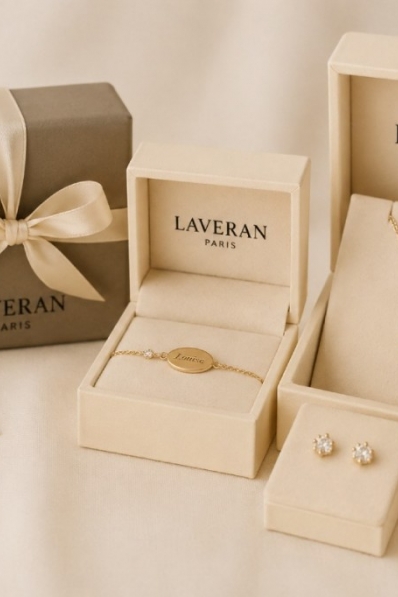 Cadeau de naissance en bijouterie : pendentif, bracelet ou boucles d'oreilles ?