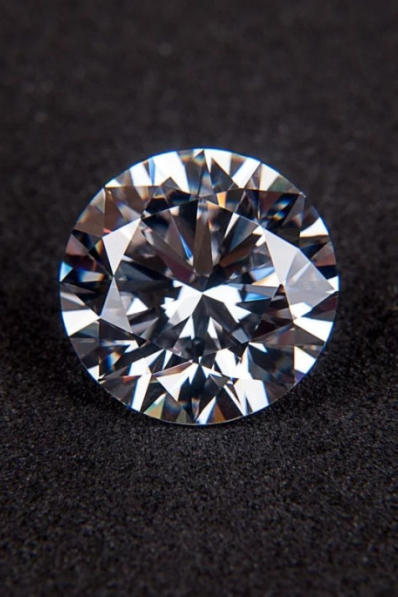 Avantages et inconvénients des diamants de laboratoire Laveran Paris