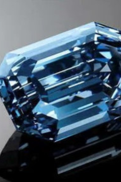 Diamant Bleu : Mystères et Merveilles de cette Pierre Précieuse