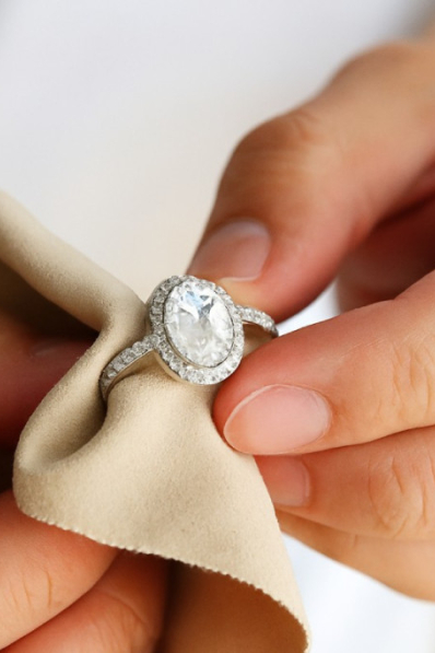Entretien et nettoyage des bijoux en argent : nos conseils d’experts