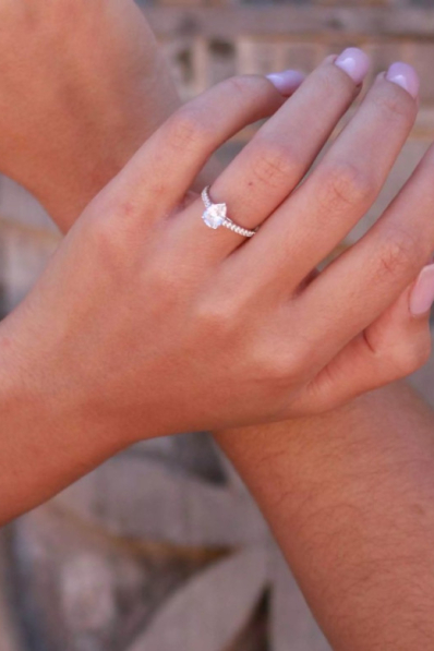 Tout savoir sur l’or blanc : composition, entretien et choix de bijoux